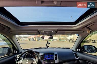 Внедорожник / Кроссовер Mitsubishi Outlander 2010 в 