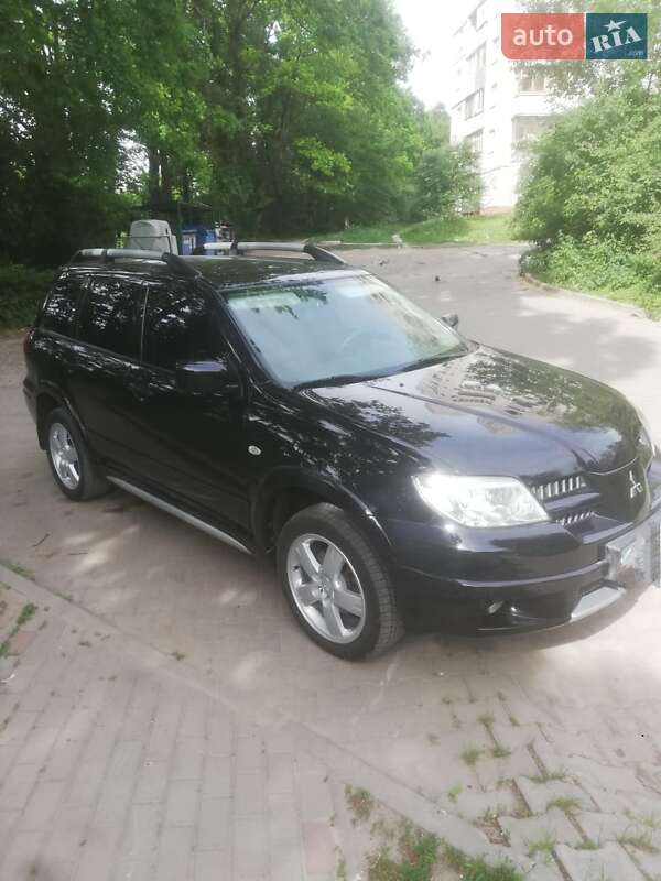 Внедорожник / Кроссовер Mitsubishi Outlander 2005 в 