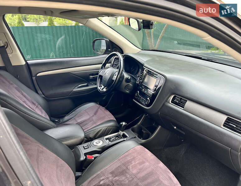 Внедорожник / Кроссовер Mitsubishi Outlander 2015 в Тернополе