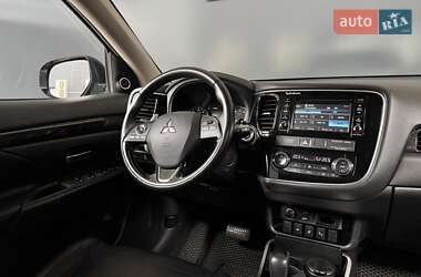 Внедорожник / Кроссовер Mitsubishi Outlander 2018 в 