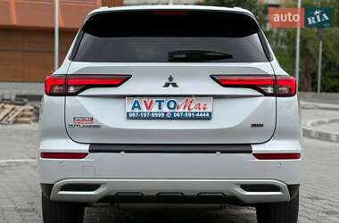 Позашляховик / Кросовер Mitsubishi Outlander 2022 в 