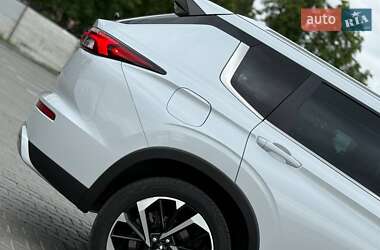 Позашляховик / Кросовер Mitsubishi Outlander 2022 в 