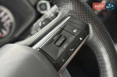 Позашляховик / Кросовер Mitsubishi Outlander 2022 в 