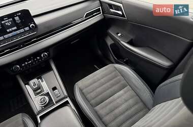 Позашляховик / Кросовер Mitsubishi Outlander 2022 в 
