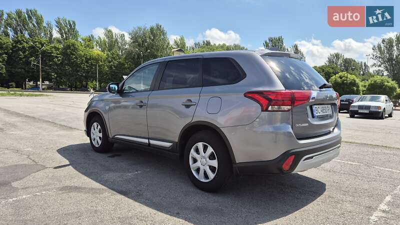 Позашляховик / Кросовер Mitsubishi Outlander 2021 в Запоріжжі
