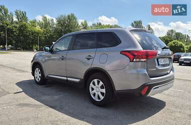 Позашляховик / Кросовер Mitsubishi Outlander 2021 в 