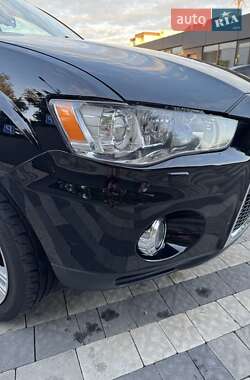 Внедорожник / Кроссовер Mitsubishi Outlander 2012 в 