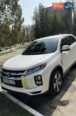 Внедорожник / Кроссовер Mitsubishi Outlander 2020 в 