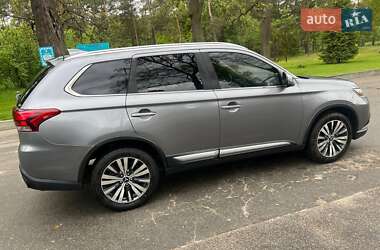 Внедорожник / Кроссовер Mitsubishi Outlander 2018 в 
