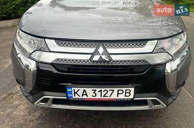 Внедорожник / Кроссовер Mitsubishi Outlander 2018 в 