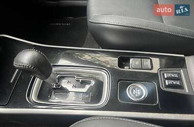 Внедорожник / Кроссовер Mitsubishi Outlander 2018 в 