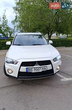 Внедорожник / Кроссовер Mitsubishi Outlander 2010 в 
