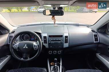 Внедорожник / Кроссовер Mitsubishi Outlander 2010 в 