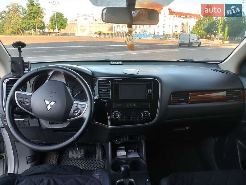 Внедорожник / Кроссовер Mitsubishi Outlander 2013 в Чернигове