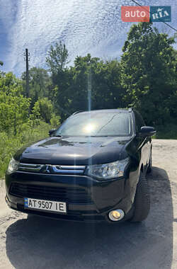 Внедорожник / Кроссовер Mitsubishi Outlander 2013 в Киеве