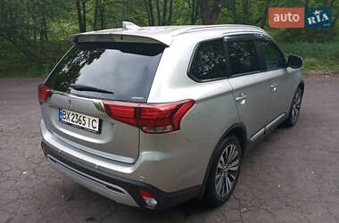 Внедорожник / Кроссовер Mitsubishi Outlander 2021 в 