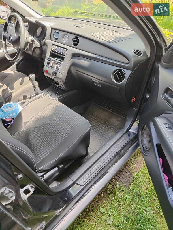 Внедорожник / Кроссовер Mitsubishi Outlander 2008 в Буштыне