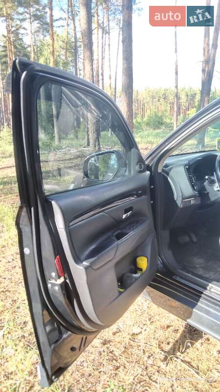 Позашляховик / Кросовер Mitsubishi Outlander 2015 в Полтаві фото 7 Позашляховик / Кросовер Mitsubishi Outlander 2015 в Полтаві