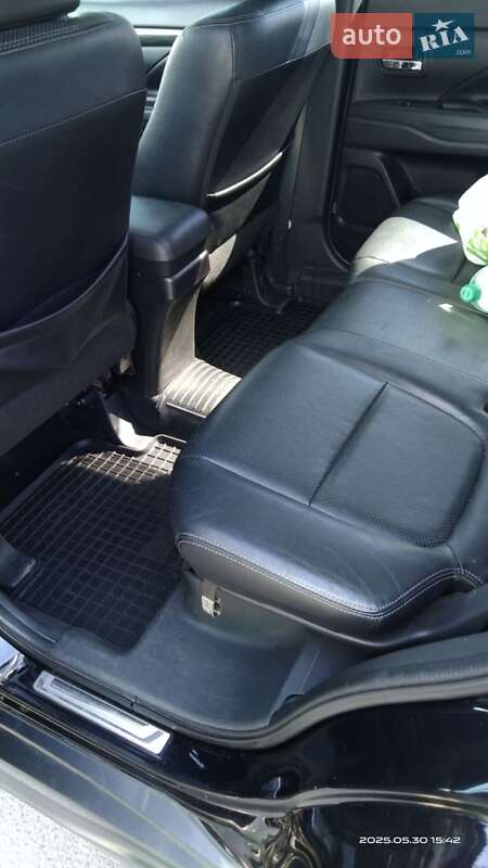 Позашляховик / Кросовер Mitsubishi Outlander 2015 в Полтаві фото 11 Позашляховик / Кросовер Mitsubishi Outlander 2015 в Полтаві