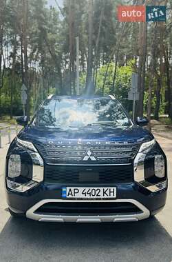 Позашляховик / Кросовер Mitsubishi Outlander 2021 в 