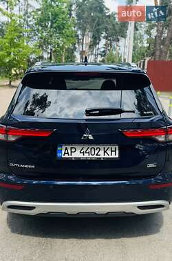 Позашляховик / Кросовер Mitsubishi Outlander 2021 в 