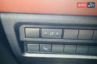 Позашляховик / Кросовер Mitsubishi Outlander 2021 в 