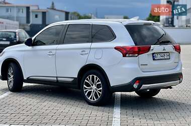 Внедорожник / Кроссовер Mitsubishi Outlander 2018 в 