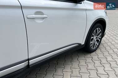Внедорожник / Кроссовер Mitsubishi Outlander 2018 в 