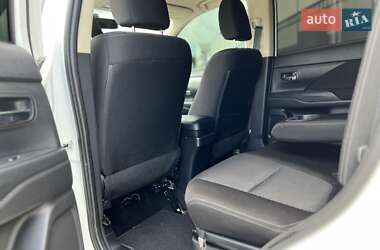 Внедорожник / Кроссовер Mitsubishi Outlander 2018 в 