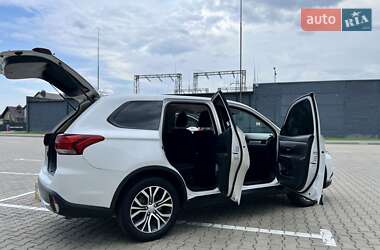 Внедорожник / Кроссовер Mitsubishi Outlander 2018 в 