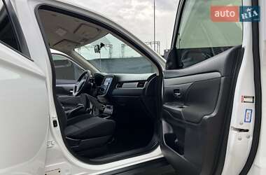 Внедорожник / Кроссовер Mitsubishi Outlander 2018 в 