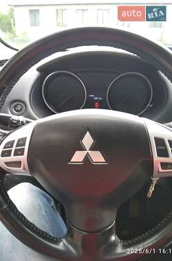 Позашляховик / Кросовер Mitsubishi Outlander 2010 в 
