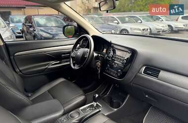Внедорожник / Кроссовер Mitsubishi Outlander 2013 в 