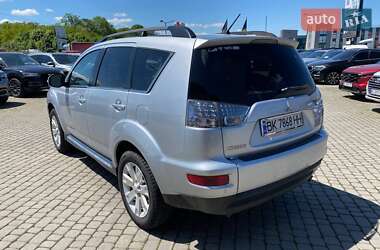 Позашляховик / Кросовер Mitsubishi Outlander 2012 в 