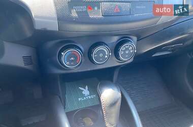 Позашляховик / Кросовер Mitsubishi Outlander 2012 в 