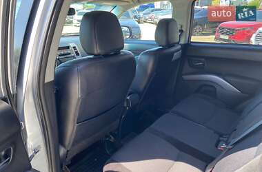 Позашляховик / Кросовер Mitsubishi Outlander 2012 в 