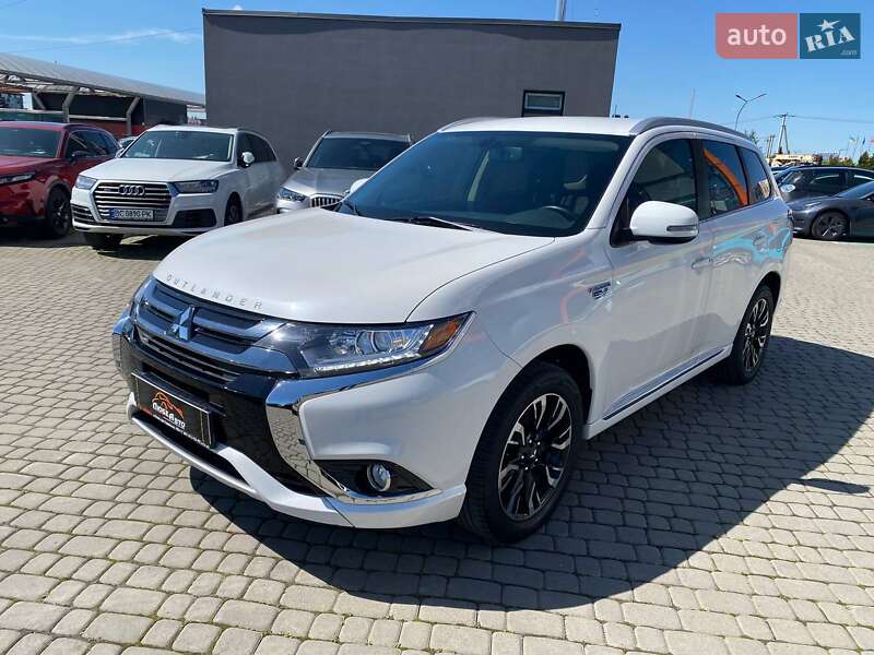 Внедорожник / Кроссовер Mitsubishi Outlander 2018 в Львове