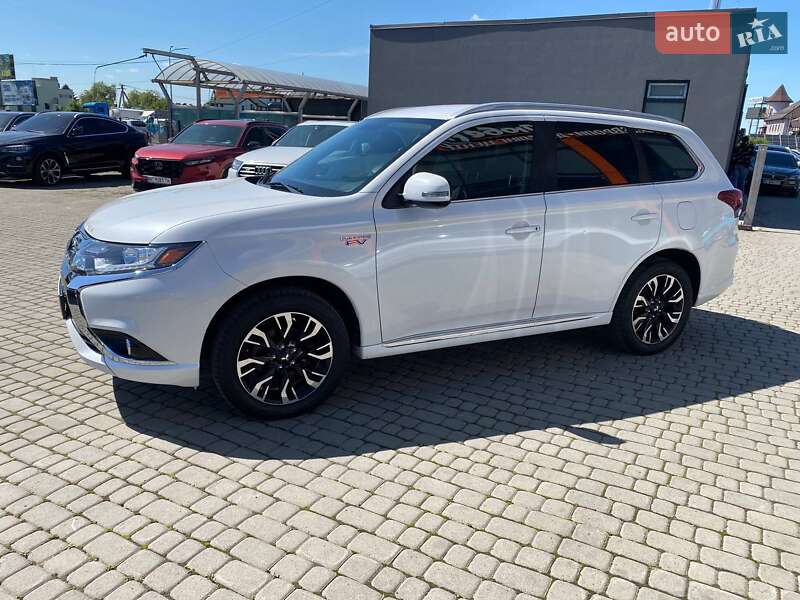 Внедорожник / Кроссовер Mitsubishi Outlander 2018 в Львове