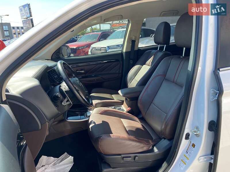 Внедорожник / Кроссовер Mitsubishi Outlander 2018 в Львове