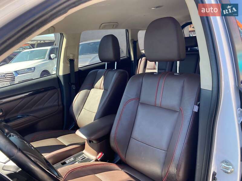 Внедорожник / Кроссовер Mitsubishi Outlander 2018 в Львове