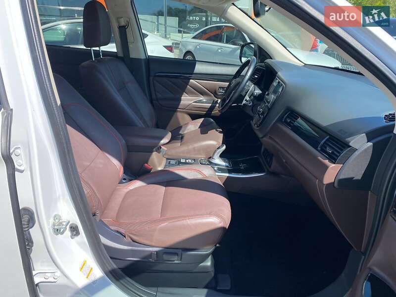 Внедорожник / Кроссовер Mitsubishi Outlander 2018 в Львове