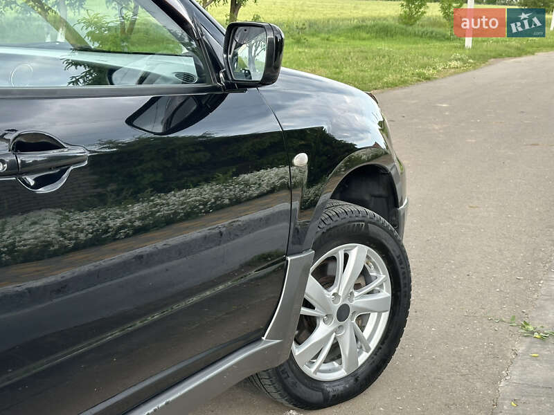 Внедорожник / Кроссовер Mitsubishi Outlander 2004 в Одессе