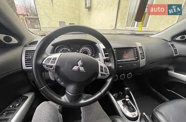 Внедорожник / Кроссовер Mitsubishi Outlander 2010 в 