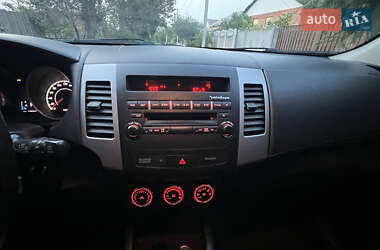 Внедорожник / Кроссовер Mitsubishi Outlander 2010 в 