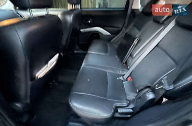 Внедорожник / Кроссовер Mitsubishi Outlander 2010 в 
