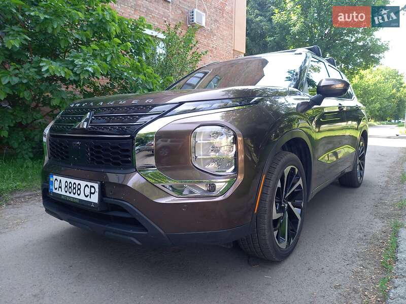 Позашляховик / Кросовер Mitsubishi Outlander 2022 в Черкасах
