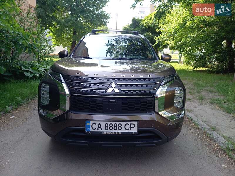 Позашляховик / Кросовер Mitsubishi Outlander 2022 в Черкасах