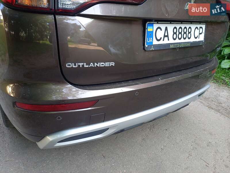 Позашляховик / Кросовер Mitsubishi Outlander 2022 в Черкасах