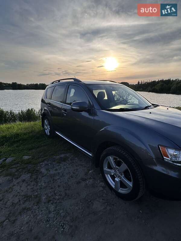 Внедорожник / Кроссовер Mitsubishi Outlander 2012 в Хмельницком