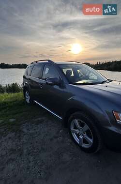 Внедорожник / Кроссовер Mitsubishi Outlander 2012 в 